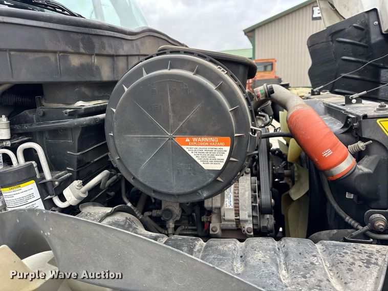 image for item OG9956 2009 International 4300 semi truck