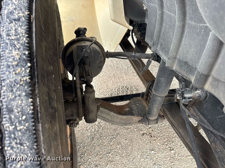 image for item OG9956 2009 International 4300 semi truck