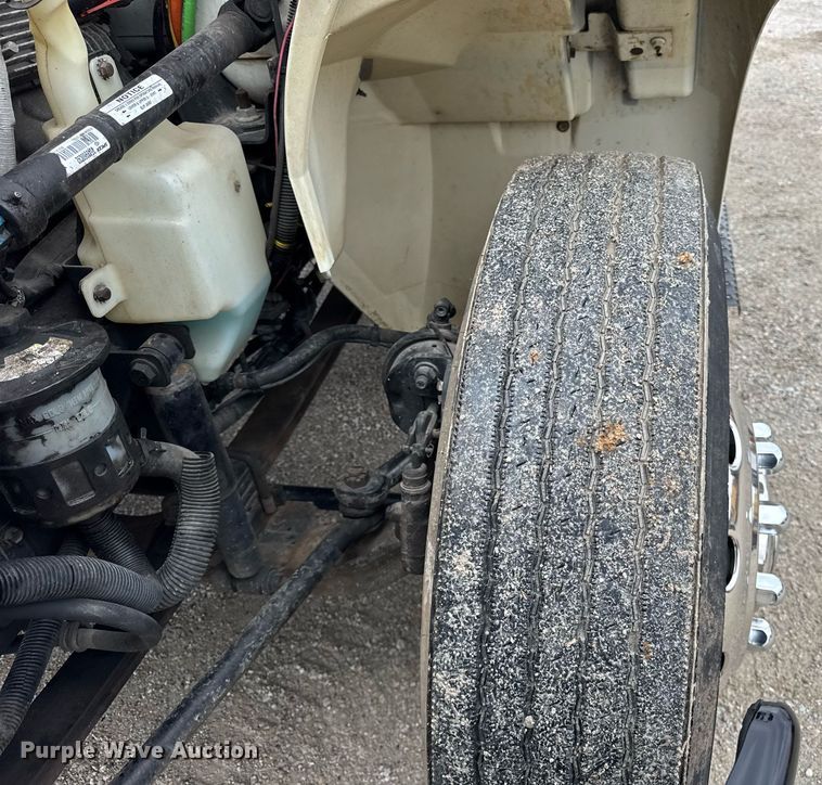 image for item OG9956 2009 International 4300 semi truck