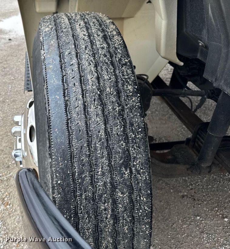 image for item OG9956 2009 International 4300 semi truck