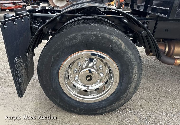 image for item OG9956 2009 International 4300 semi truck