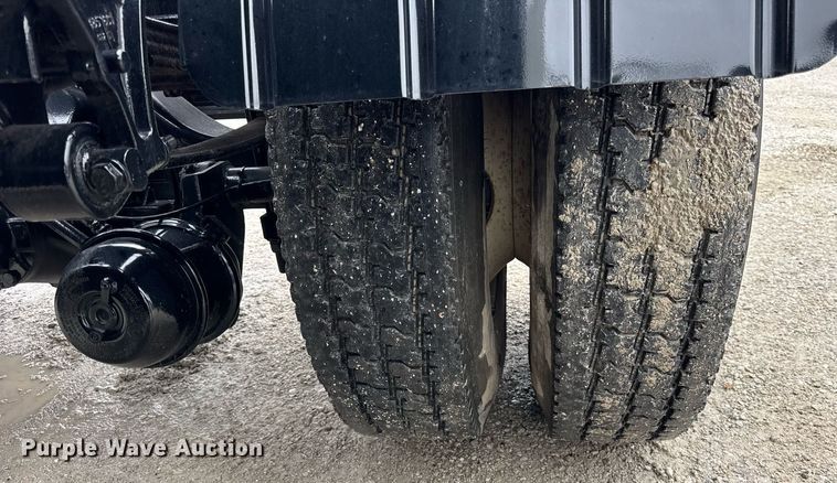 image for item OG9956 2009 International 4300 semi truck