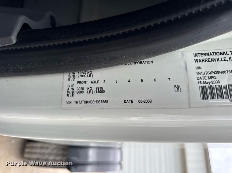 image for item OG9956 2009 International 4300 semi truck