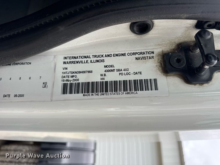 image for item OG9956 2009 International 4300 semi truck