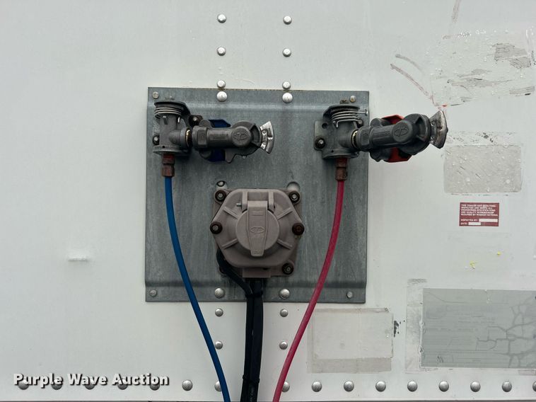 image for item OM9224 2005 Wabash dry van trailer