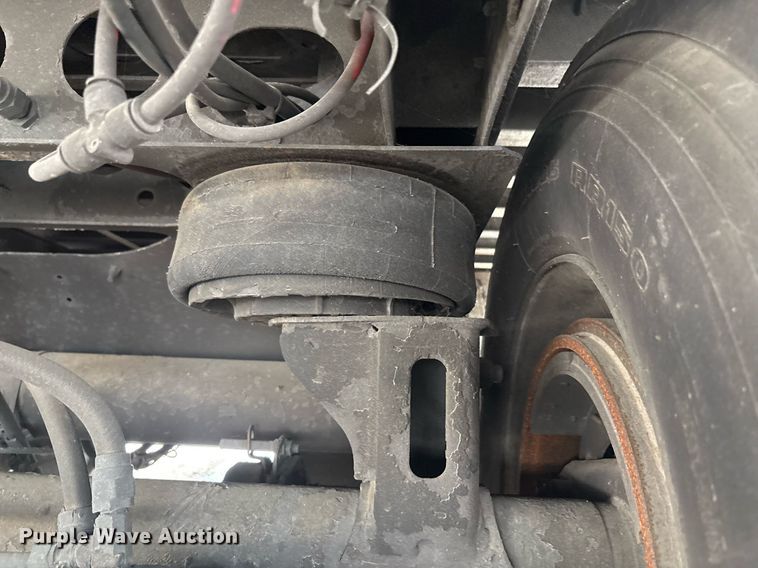 image for item YA0264 2013 Wabash RFALHSA refrigerated van trailer