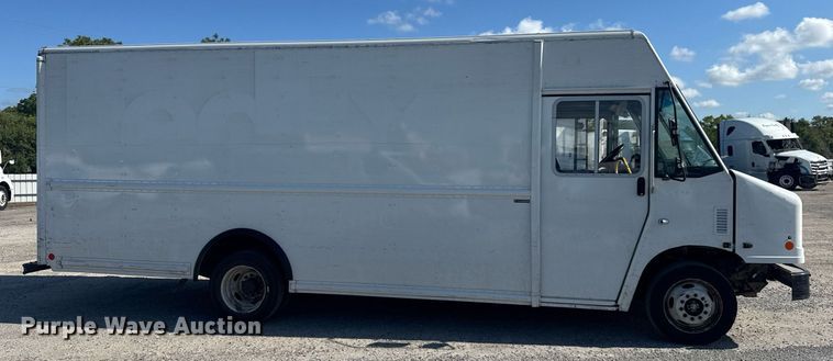 image for item YA0314 2021 Ford delivery truck