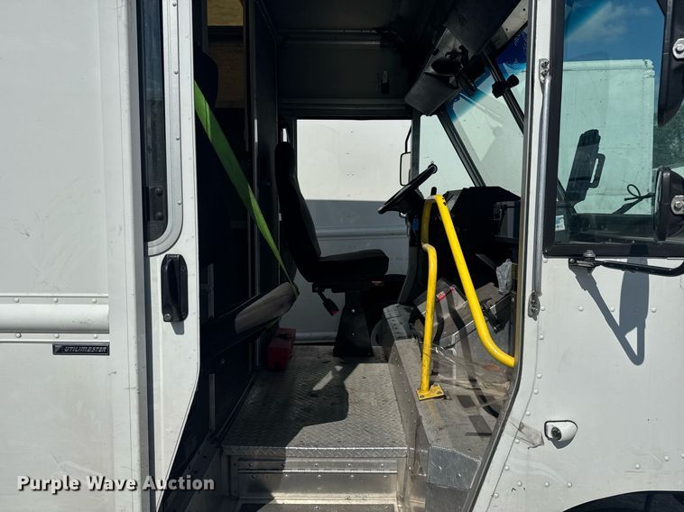 image for item YA0320 2021 Ford delivery truck