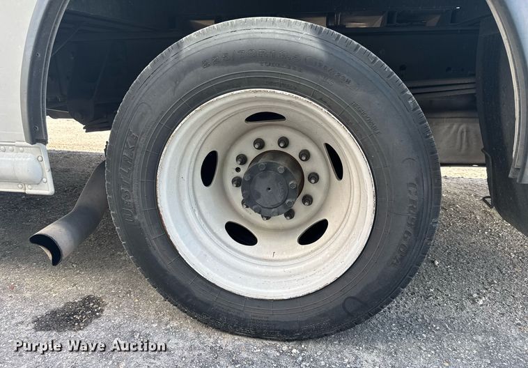 image for item YA0320 2021 Ford delivery truck