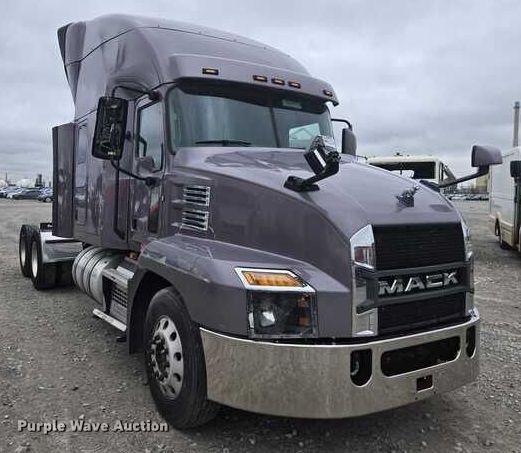image for item YA0365 2023 Mack Anthem semi truck
