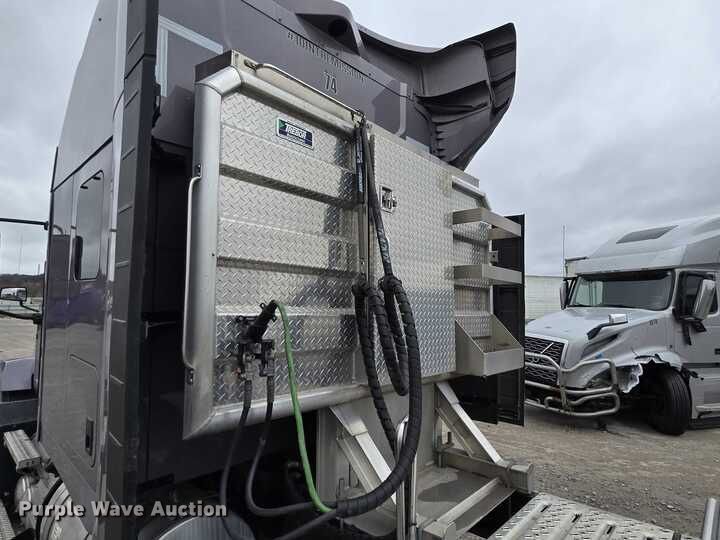 image for item YA0365 2023 Mack Anthem semi truck