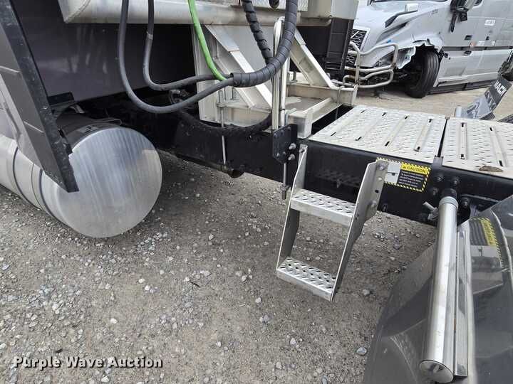 image for item YA0365 2023 Mack Anthem semi truck