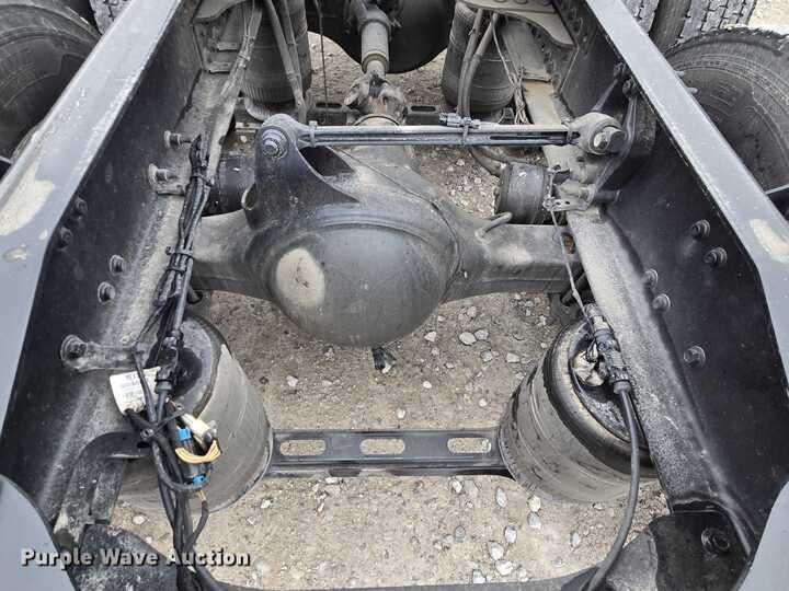 image for item YA0365 2023 Mack Anthem semi truck