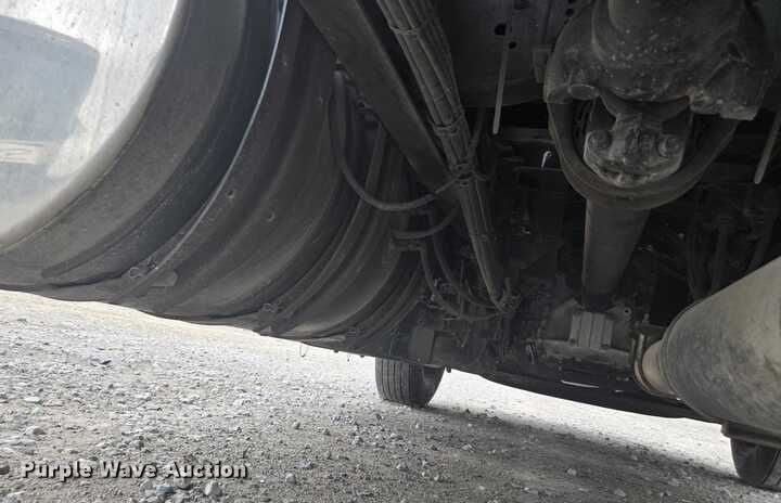 image for item YA0365 2023 Mack Anthem semi truck