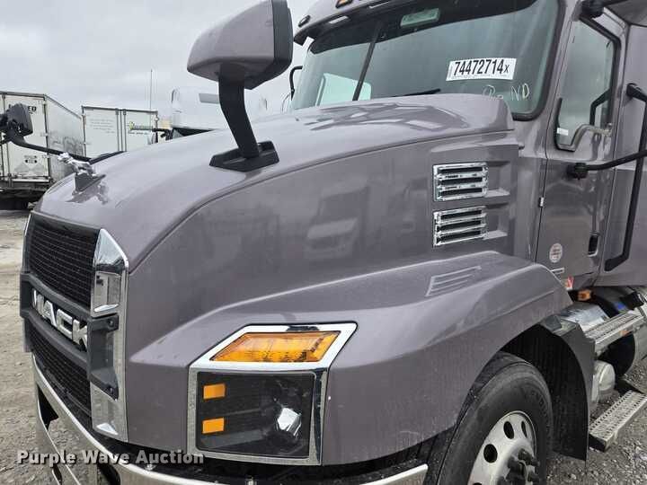 image for item YA0365 2023 Mack Anthem semi truck