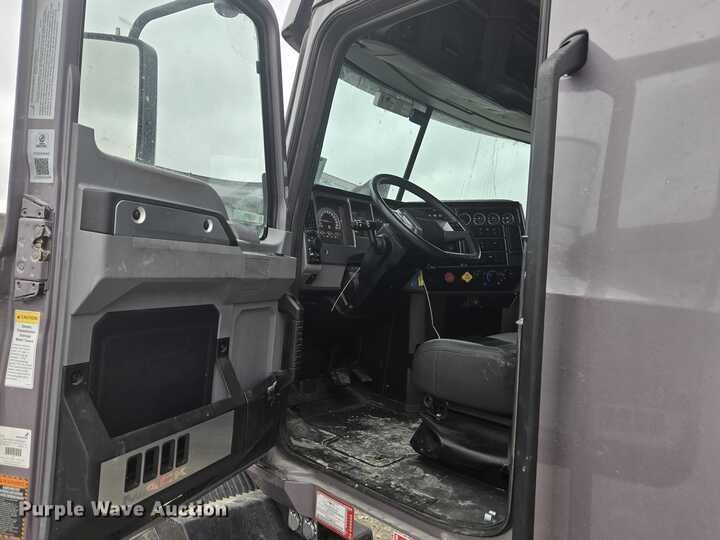 image for item YA0365 2023 Mack Anthem semi truck