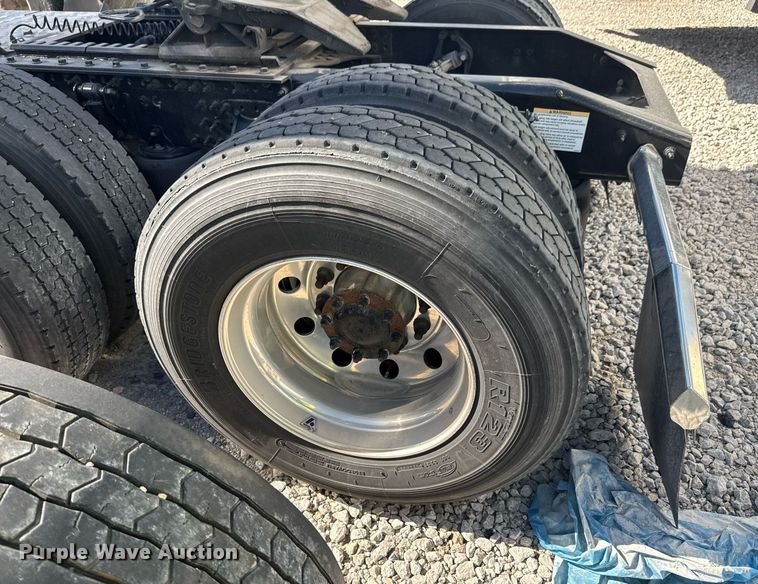 image for item YA0365 2023 Mack Anthem semi truck