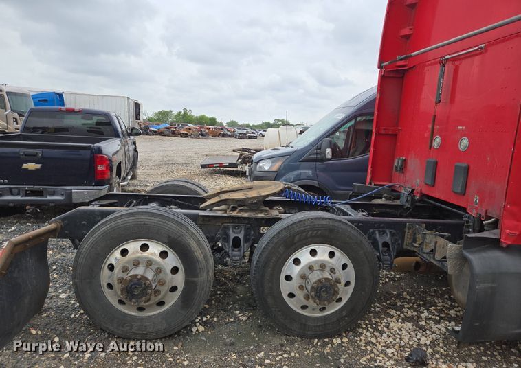 image for item YA0401 2019 Kenworth T680 semi truck