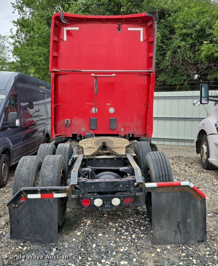 image for item YA0401 2019 Kenworth T680 semi truck