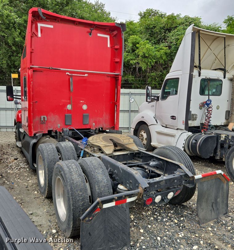 image for item YA0401 2019 Kenworth T680 semi truck