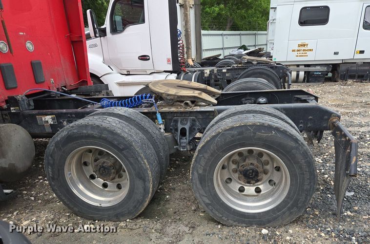 image for item YA0401 2019 Kenworth T680 semi truck