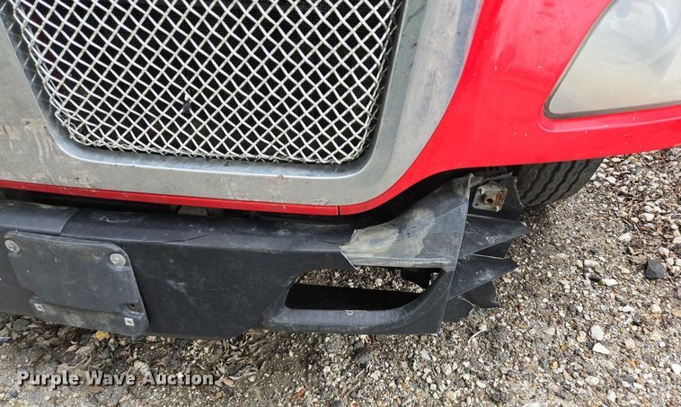 image for item YA0401 2019 Kenworth T680 semi truck