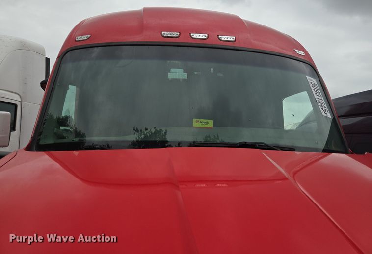 image for item YA0401 2019 Kenworth T680 semi truck