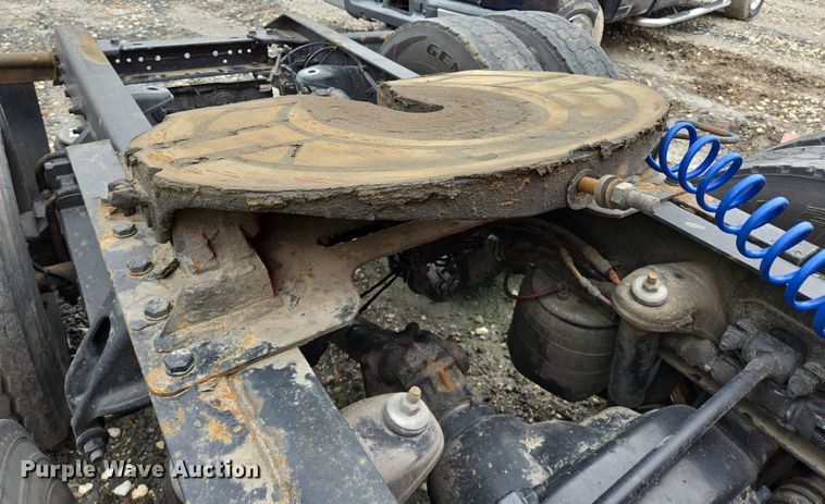 image for item YA0401 2019 Kenworth T680 semi truck