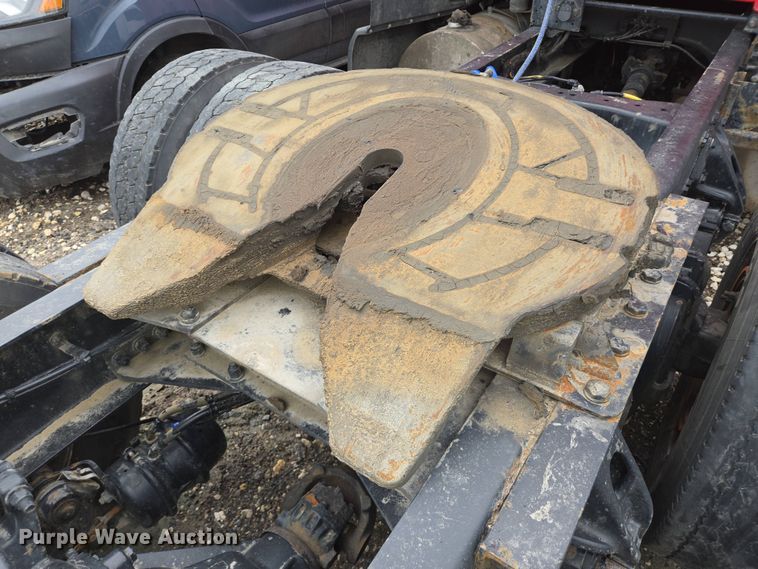 image for item YA0401 2019 Kenworth T680 semi truck