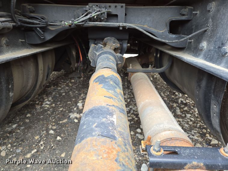 image for item YA0401 2019 Kenworth T680 semi truck