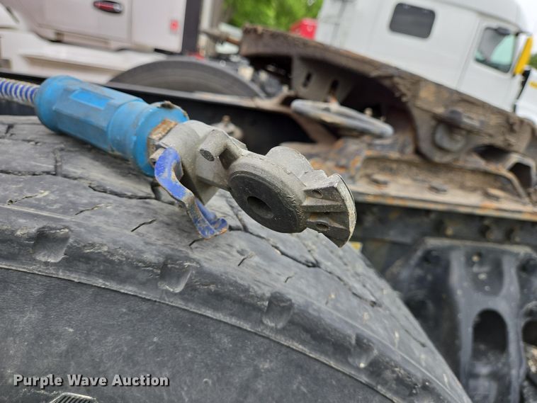 image for item YA0401 2019 Kenworth T680 semi truck