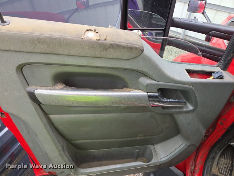 image for item YA0401 2019 Kenworth T680 semi truck