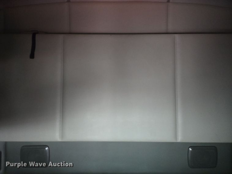 image for item YA0401 2019 Kenworth T680 semi truck