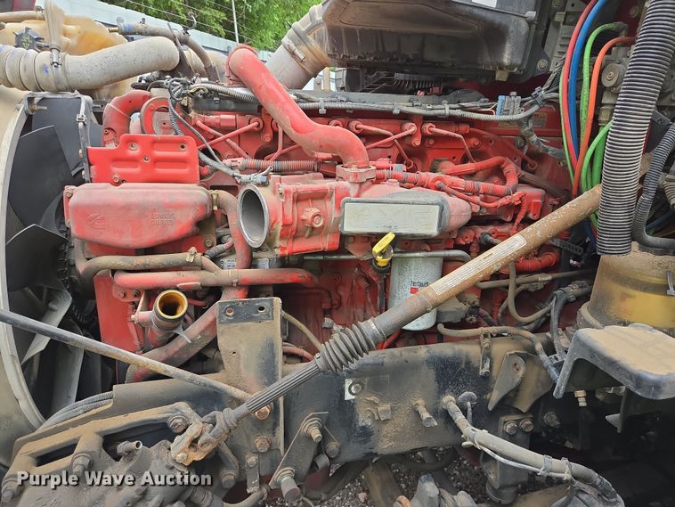 image for item YA0401 2019 Kenworth T680 semi truck