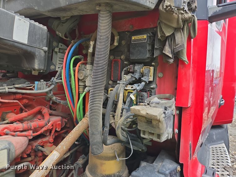 image for item YA0401 2019 Kenworth T680 semi truck