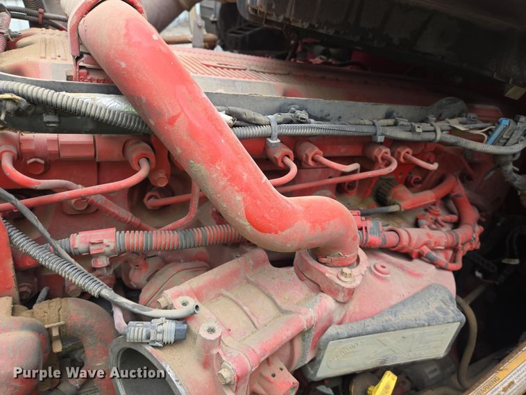 image for item YA0401 2019 Kenworth T680 semi truck