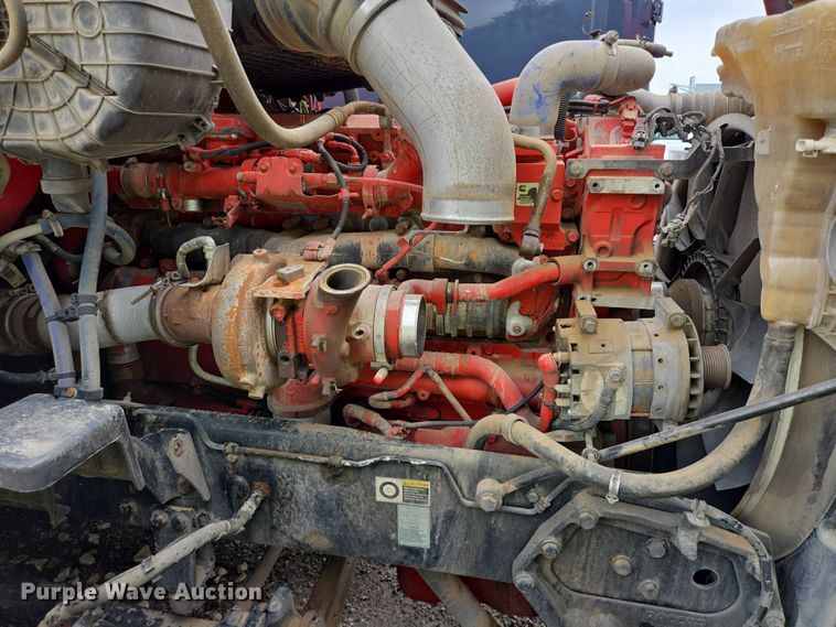 image for item YA0401 2019 Kenworth T680 semi truck