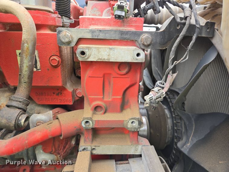 image for item YA0401 2019 Kenworth T680 semi truck