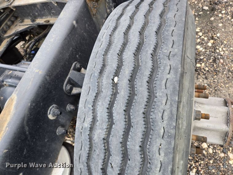 image for item YA0401 2019 Kenworth T680 semi truck