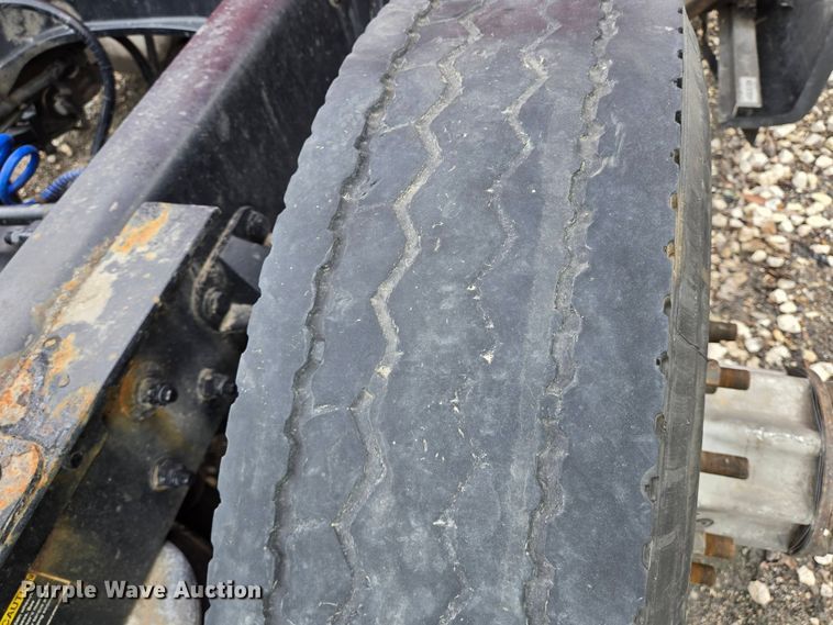 image for item YA0401 2019 Kenworth T680 semi truck