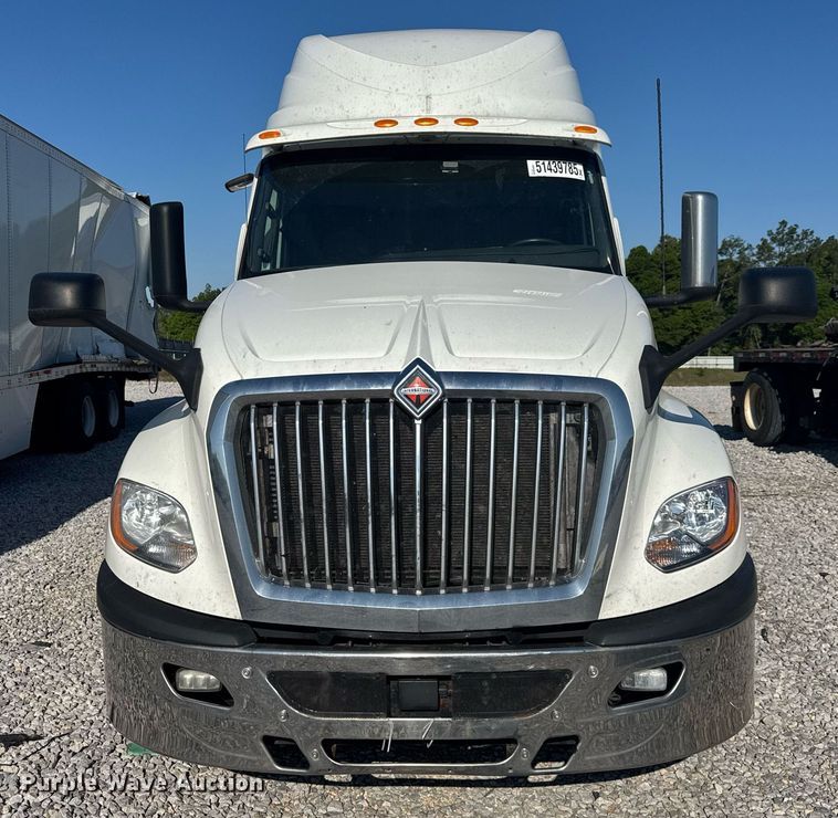 image for item YA0442 2019 International LT625 semi truck