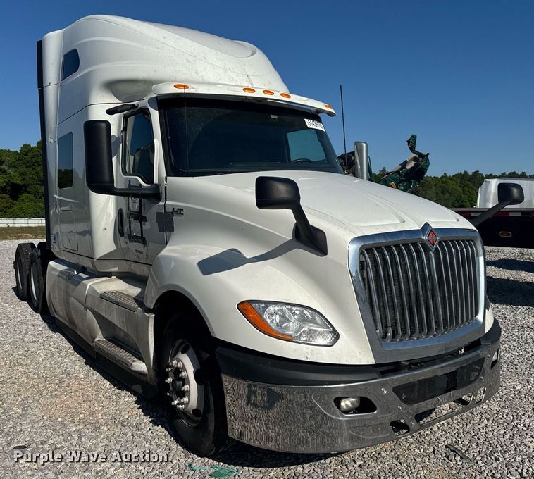 image for item YA0442 2019 International LT625 semi truck