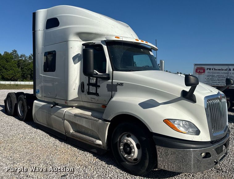 image for item YA0442 2019 International LT625 semi truck
