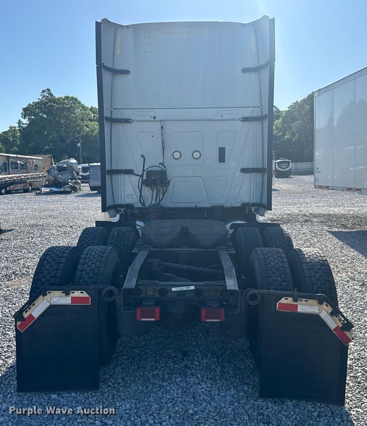 image for item YA0442 2019 International LT625 semi truck