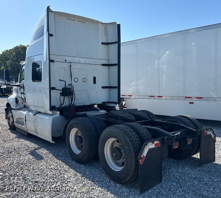 image for item YA0442 2019 International LT625 semi truck