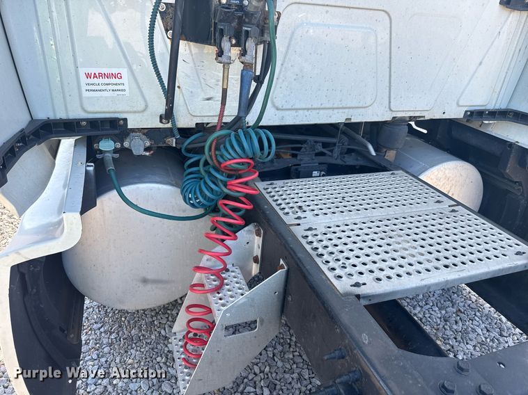 image for item YA0442 2019 International LT625 semi truck