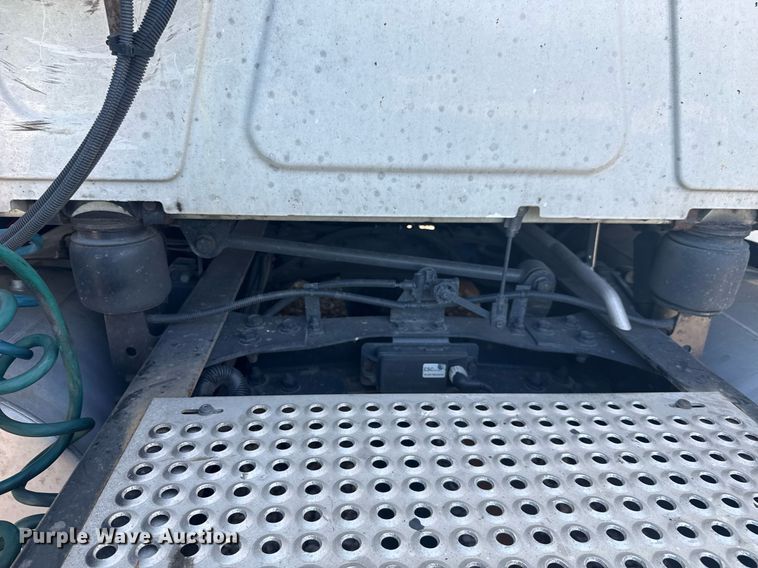 image for item YA0442 2019 International LT625 semi truck