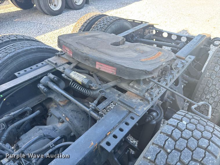 image for item YA0442 2019 International LT625 semi truck