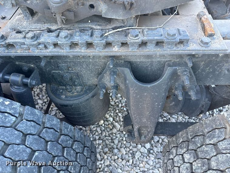 image for item YA0442 2019 International LT625 semi truck