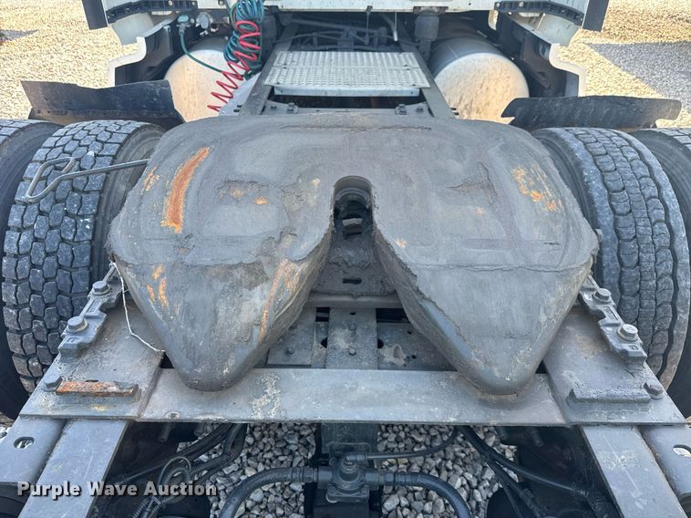 image for item YA0442 2019 International LT625 semi truck